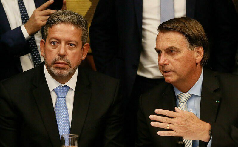 Lira concede aposentadoria a Jair Bolsonaro