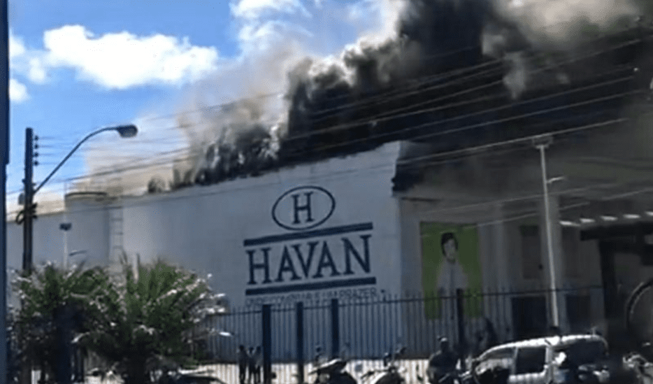Loja da Havan sofre incêndio em Vitória da Conquista, na Bahia