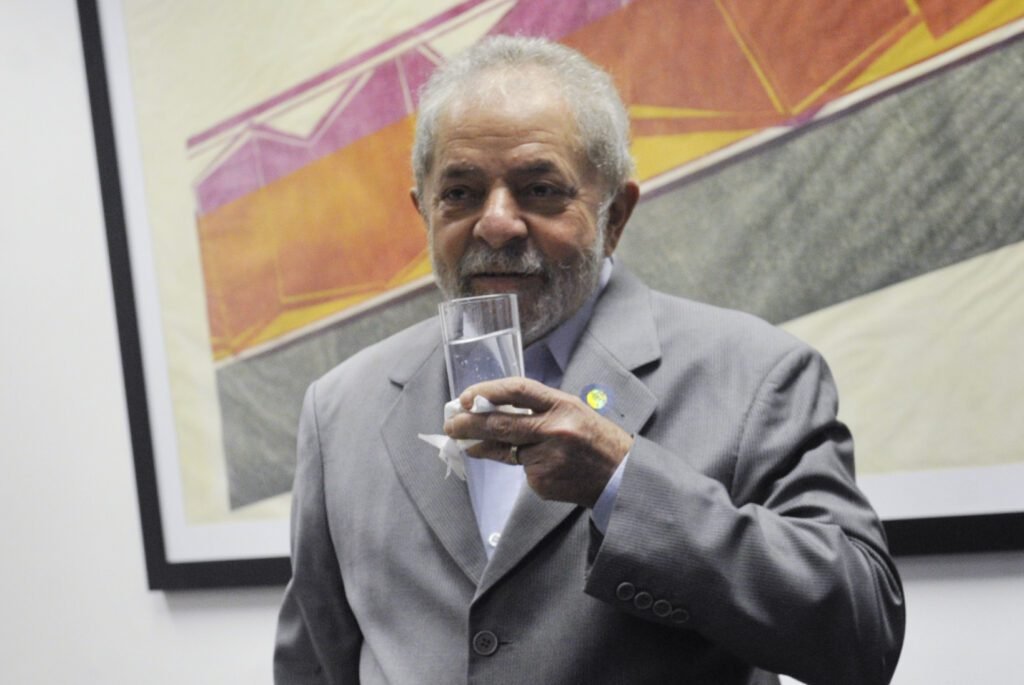Lula aumentará número de ministérios em 40%