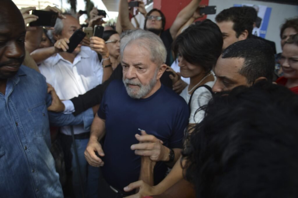Lula vai ouvir proposta de taxa negociada para substituir imposto sindical