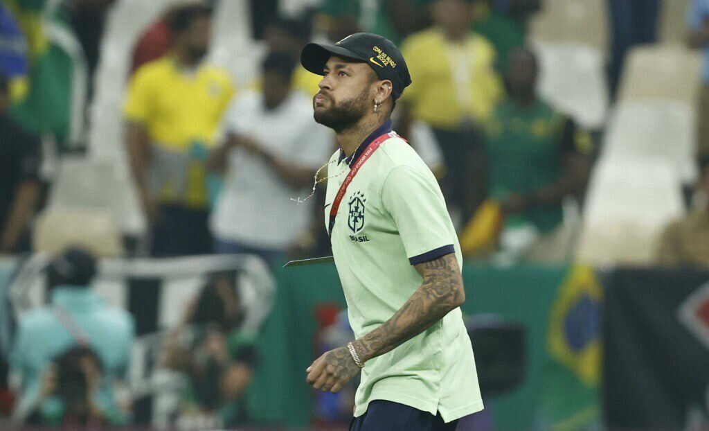 Médico da seleção não garante Neymar nas oitavas da Copa