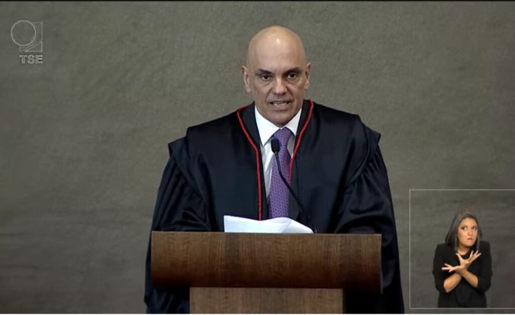 Moraes: “Essa diplomação atesta a vitória plena da democracia”