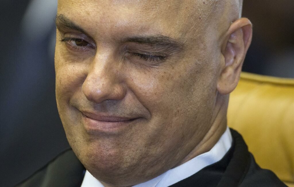 Moraes diz que seu pedido de prisão fere a Constituição