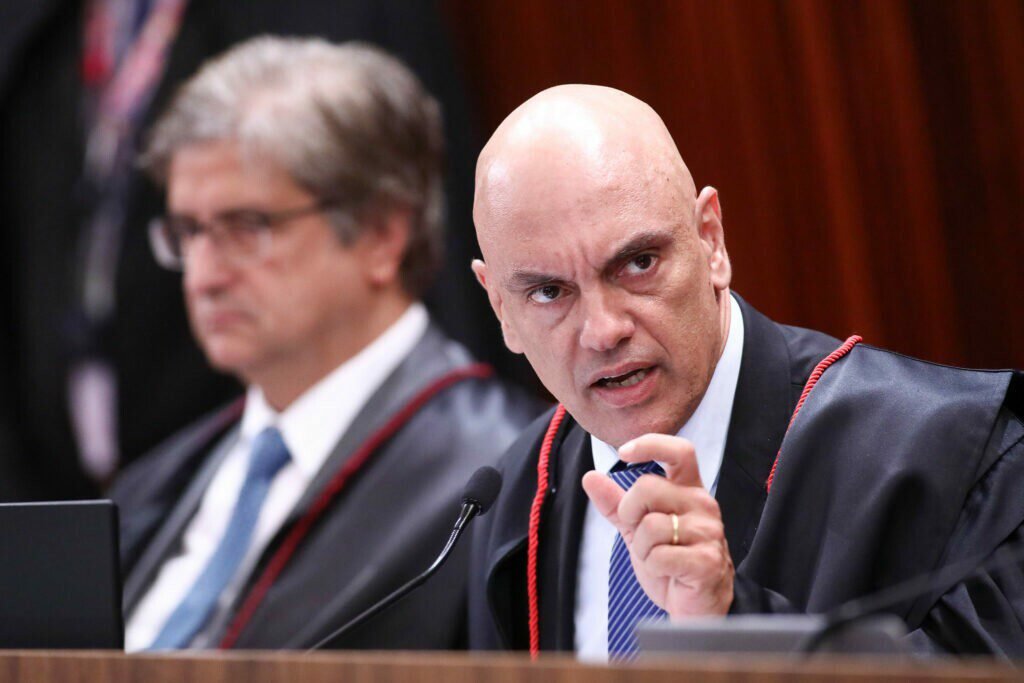 Moraes suspende parte da Lei de Improbidade Administrativa