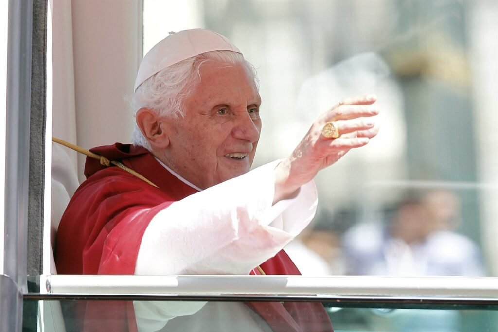 Papa Bento XVI segue em estado grave, mas “lúcido”, diz Vaticano