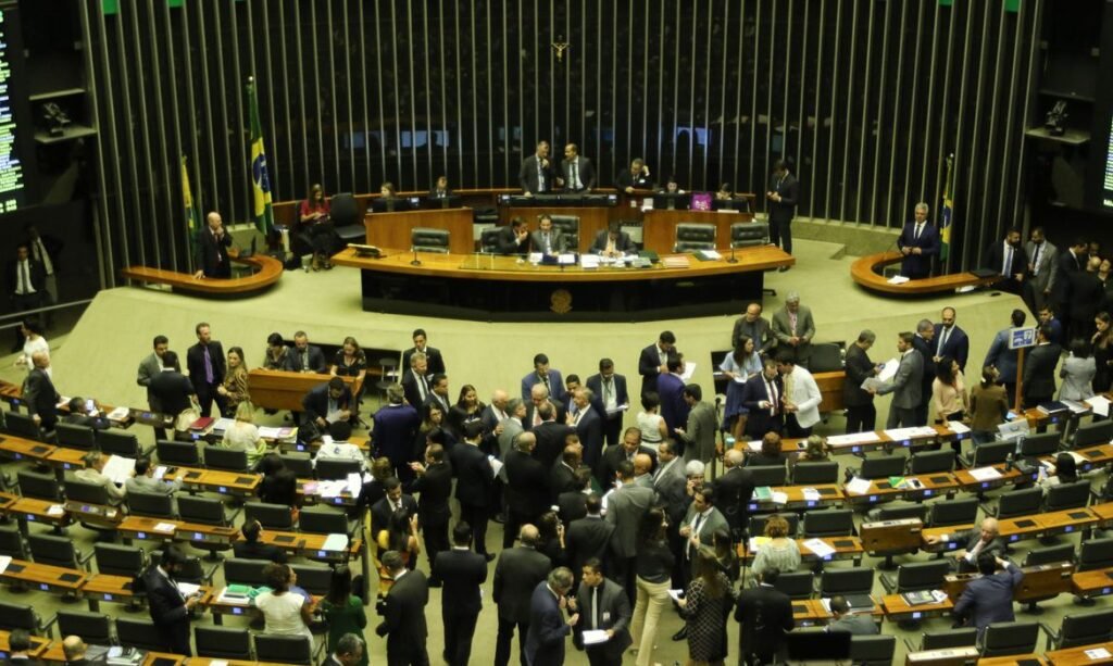 Parlamentares derrubam veto de Bolsonaro à Lei Padre Lancellotti