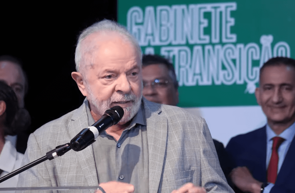 “Quem perdeu as eleições, fique quietinho”, afirma Lula