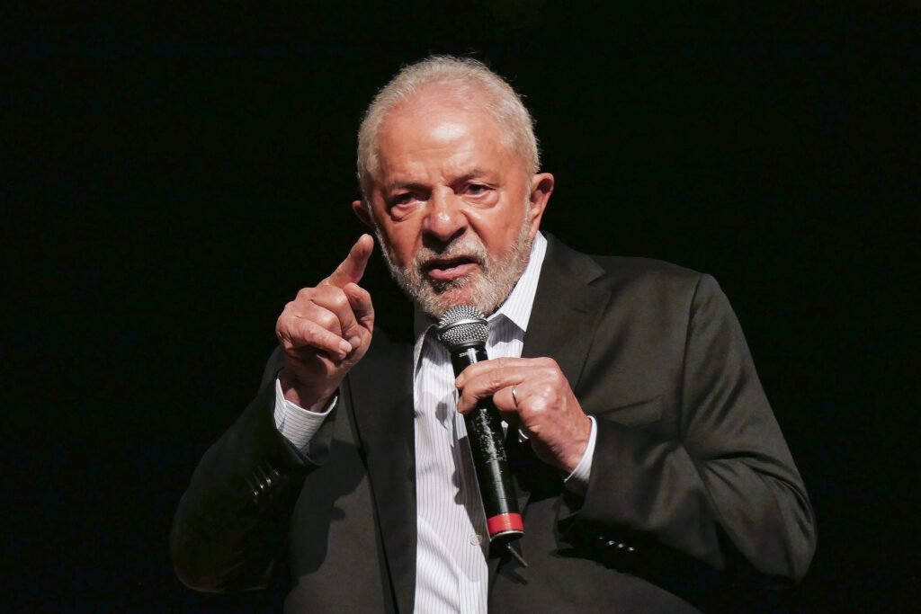 'Quem perdeu as eleições, fique quietinho', diz Lula ao provocar adversários