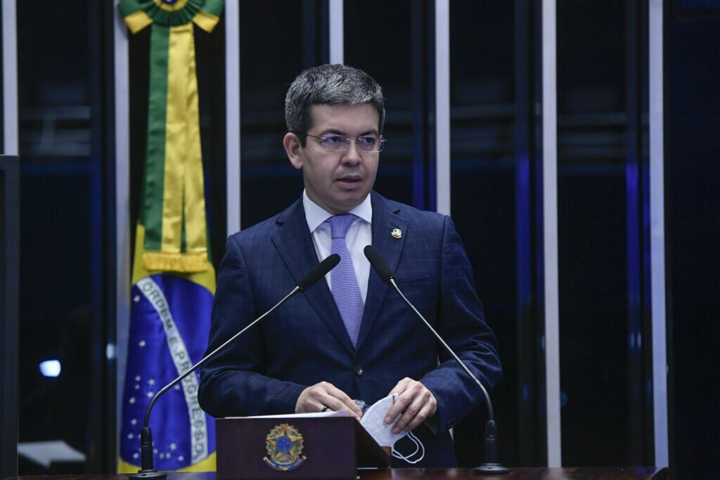 Randolfe pede ao TCU que torne Jair Bolsonaro inelegível