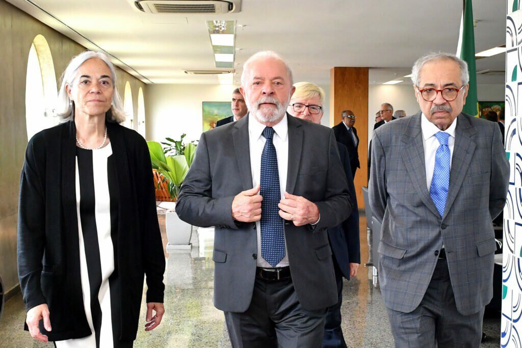 STJ encerra os trabalhos do ano com a presença de Lula