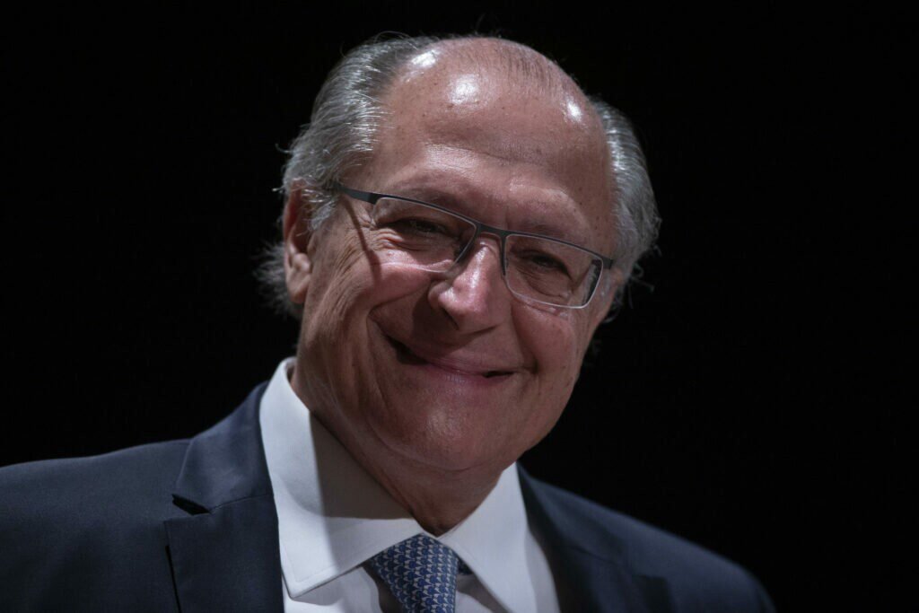 Alckmin acumulará salário de vice e aposentadoria do INSS