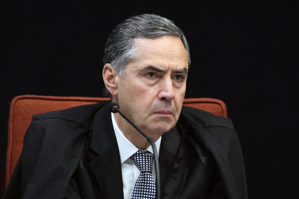 Após caos em Brasília, Barroso diz que os Deuses da democracia protegerão as instituições