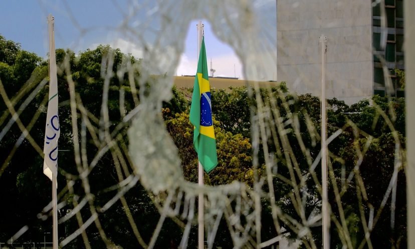 Atos em Brasília: PF nega que idosa presa tenha morrido em ginásio do órgão