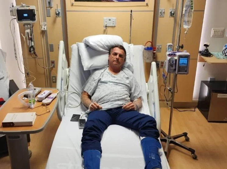 Bolsonaro publica foto em hospital nos EUA: 'Grato pelas orações'