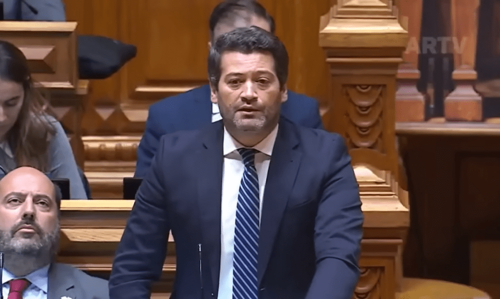 Deputado português chama Lula de “bandido” durante sessão