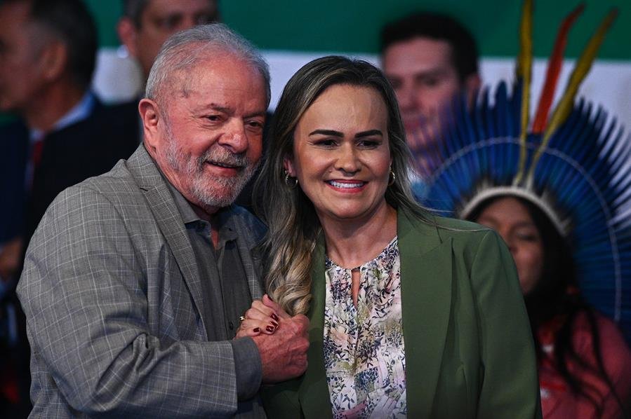Em reunião com Lula, ministra se defende de elo com milicianos