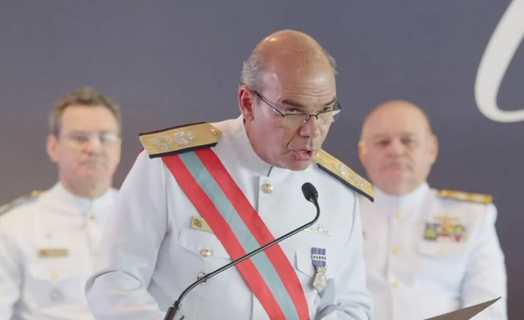 Garnier Santos falta à cerimônia do novo comandante da Marinha
