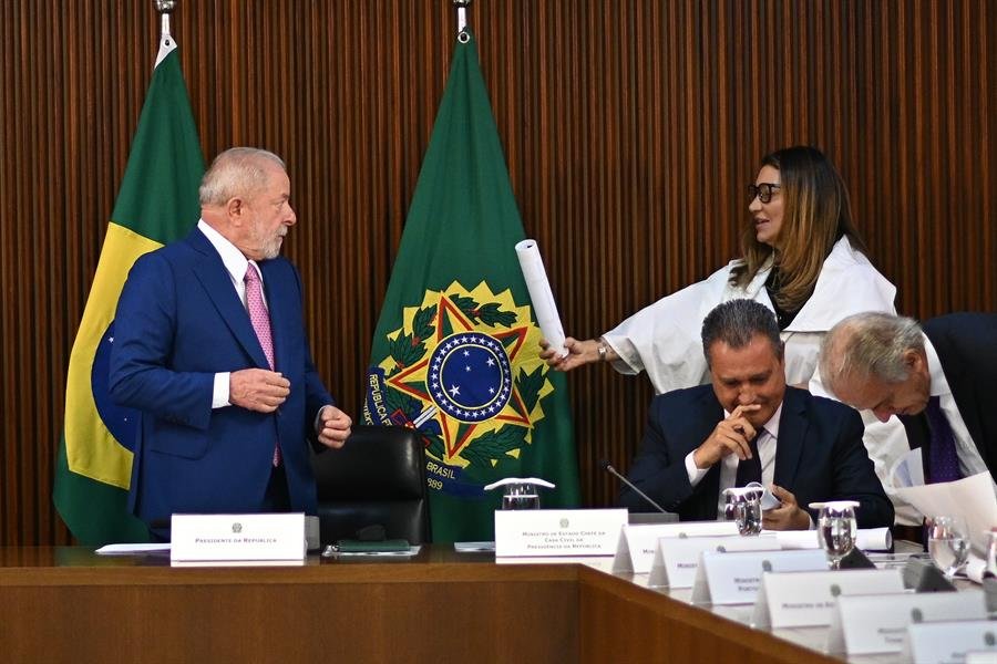 Janja da Silva participa da primeira reunião ministerial do governo