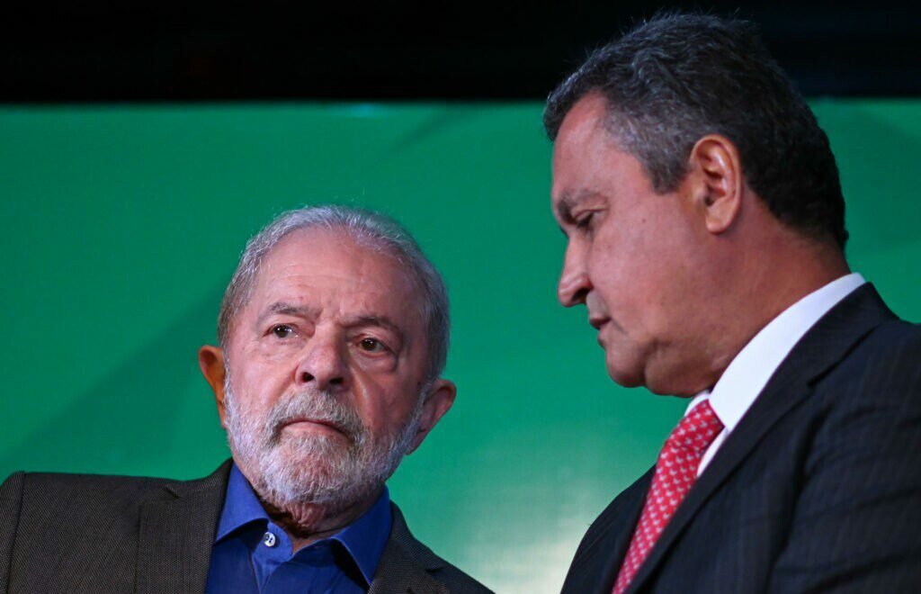 Lula afasta mais 13 militares do GSI e designa novos nomes