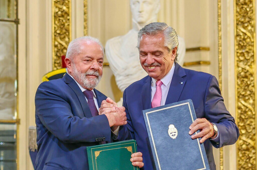 Lula dá resposta ríspida ao ser indagado sobre BNDES e moeda