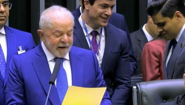 Lula dedica início de sua fala na posse a atacar Jair Bolsonaro