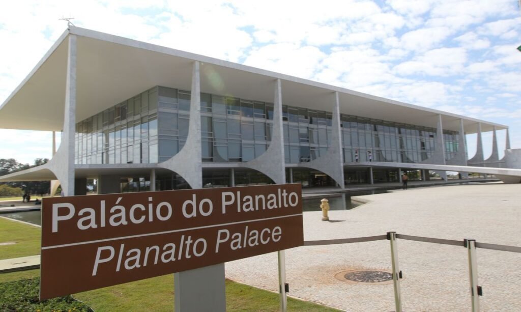 Lula despacha no Palácio do Planalto após varredura da PF