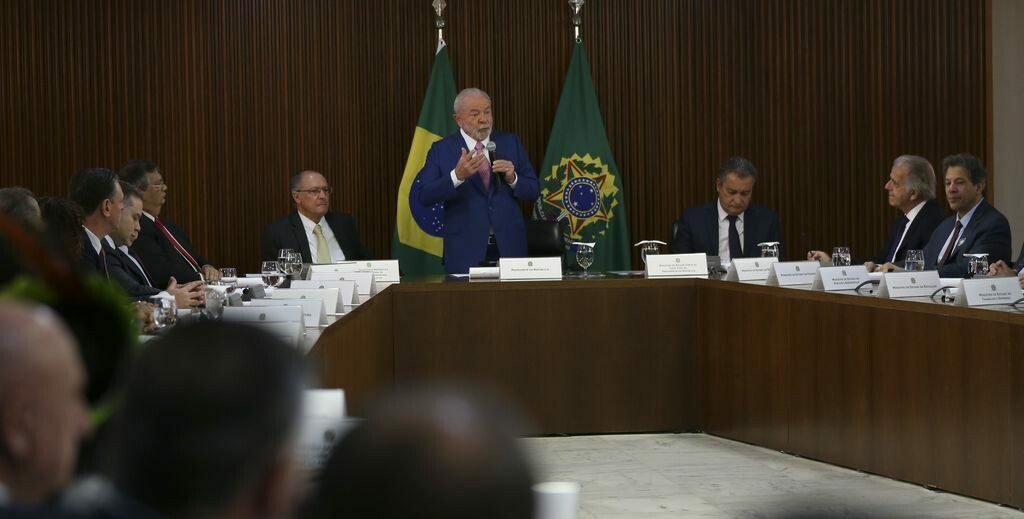 Lula pede à equipe para trocar palavra ‘gasto’ por ‘investimento’