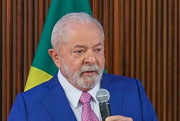 Lula quer retirar militares do GSI e pode vincular Abin a ele