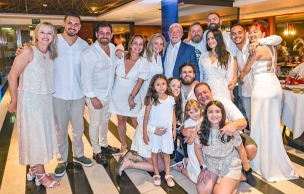 Lula recebe 2023 com familiares e amigos em hotel de luxo no DF