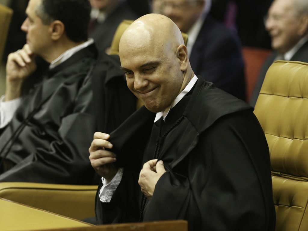 Moraes decide abrir investigação contra Bolsonaro; leia decisão