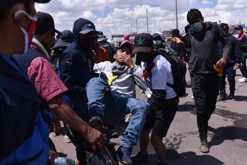 Mortes em confrontos no Peru sobem para 12 e incluem bebê