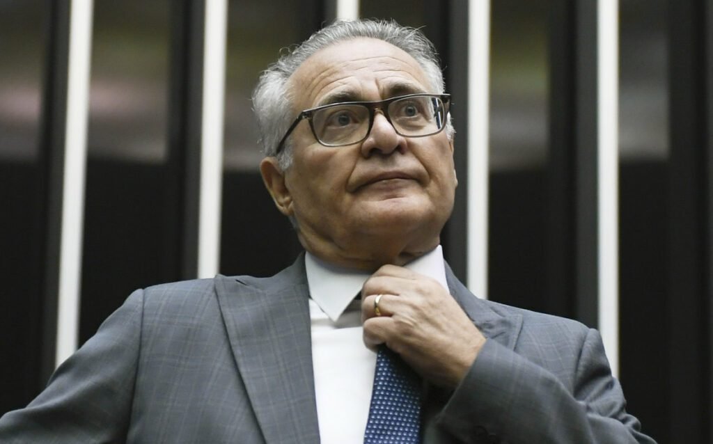 Renan diz que sem proteção da PGR Jair Bolsonaro será preso