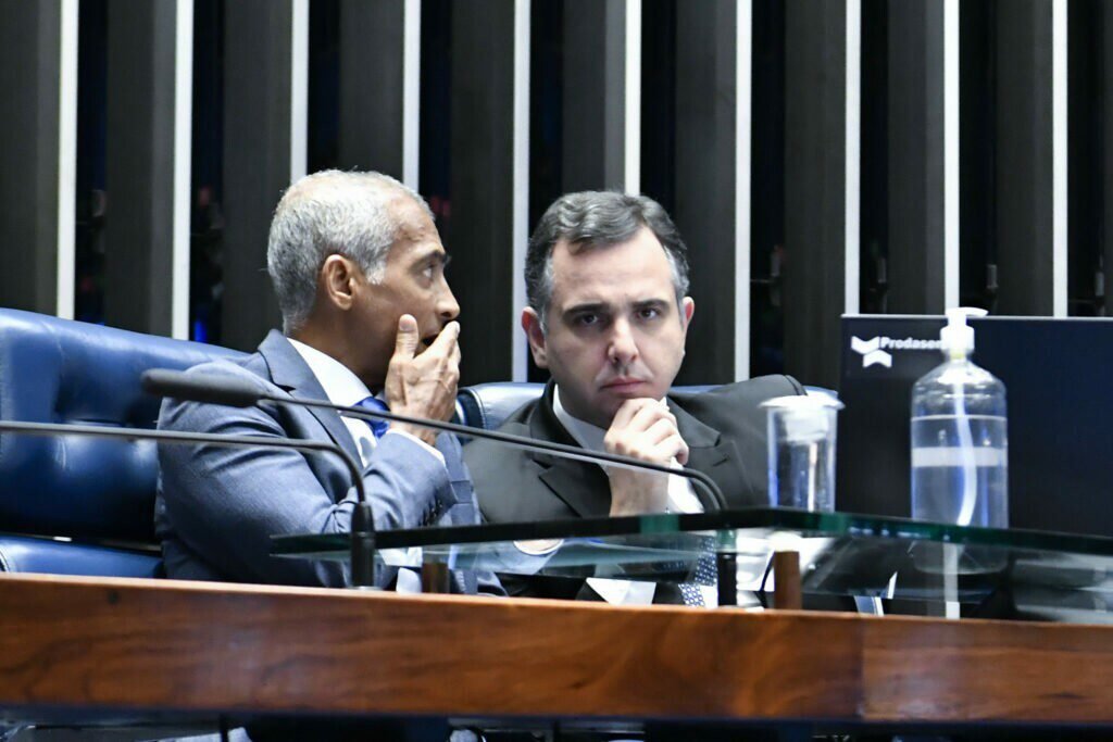 Romário se nega a revelar voto para presidência do Senado