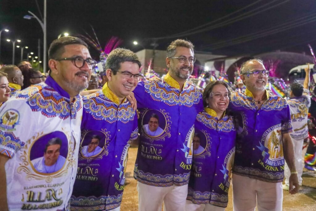 No Carnaval, Randolfe Rodrigues desfila em 3 escolas de samba – Conexão Política