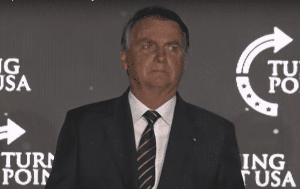 Bolsonaro afirma que voltará ao Brasil nas próximas semanas