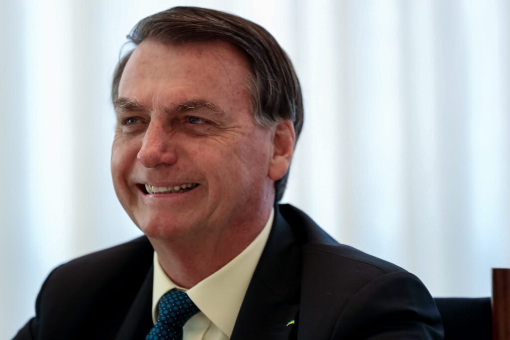 Bolsonaro diz por que viajou aos Estados Unidos e confirma volta ao Brasil