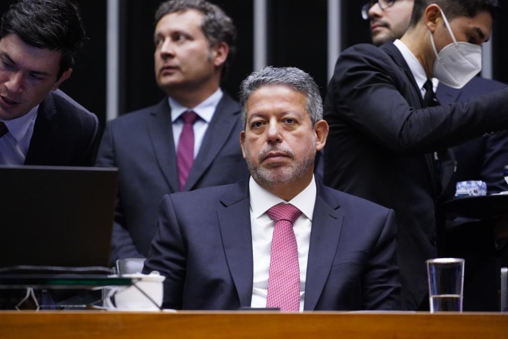 Câmara cria 5 novas comissões para abrigar aliados de Lira
