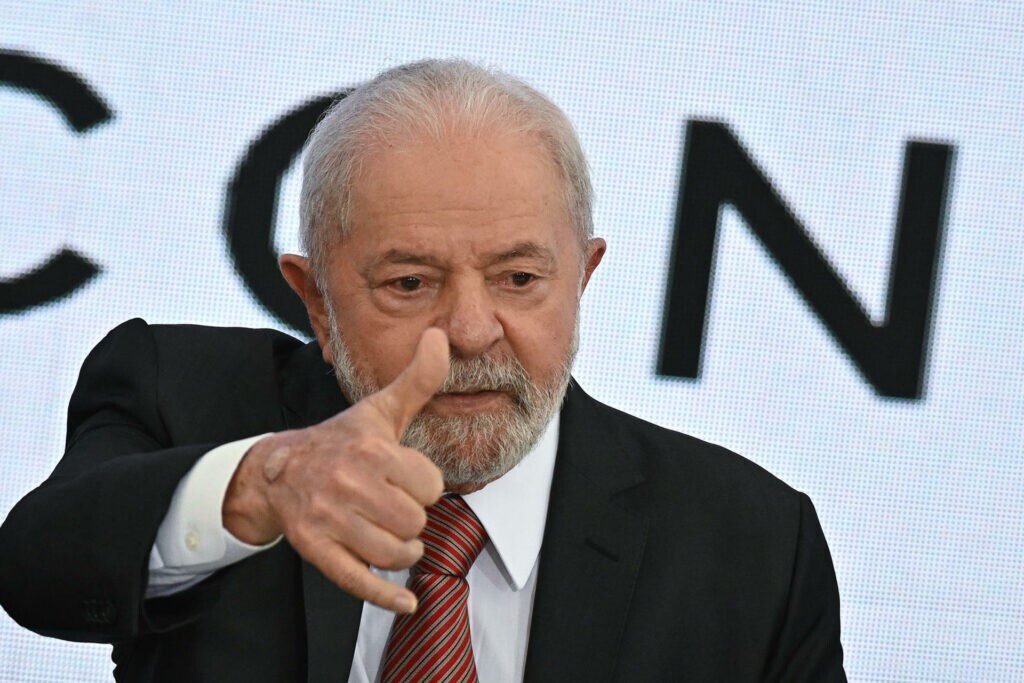 Deputados pedem impeachment de Lula por dispensa de licitação