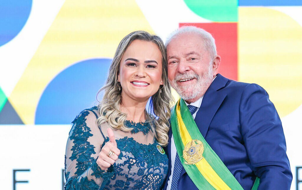 Folha destaca que Lula minimiza elo de ministra com milicianos