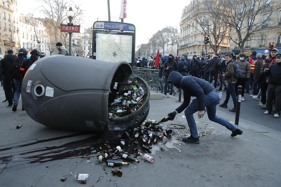 França tem mais um dia de protestos contra projeto de reforma da previdência