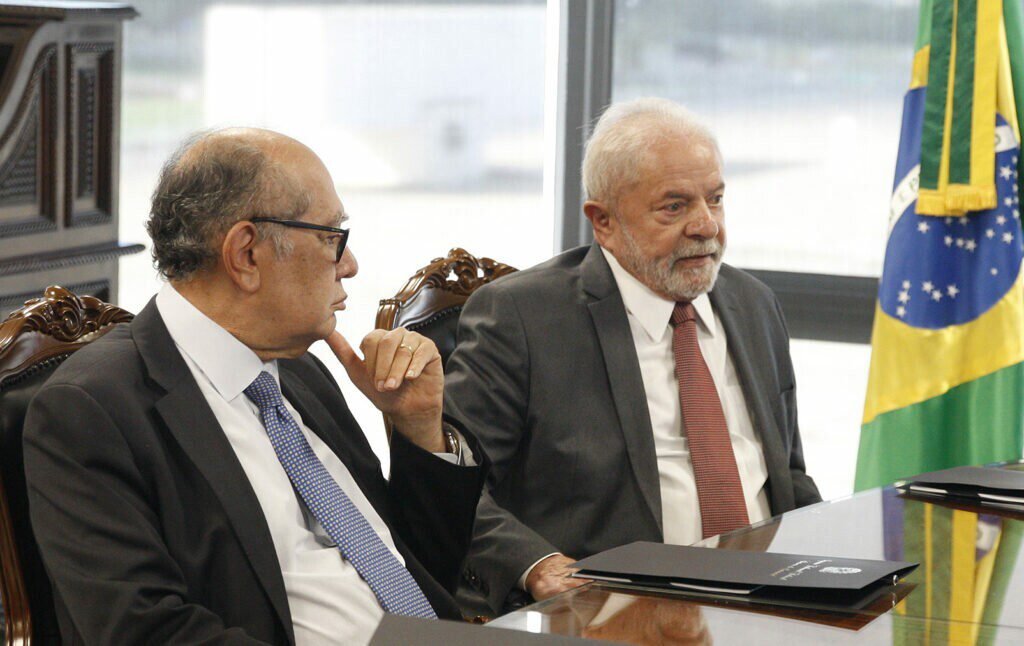 Gilmar suspende processos e decisões contra decreto de Lula