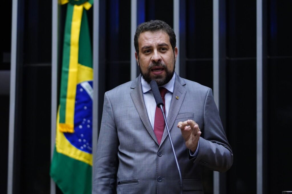 Guilherme Boulos lidera corrida eleitoral pela prefeitura de SP, diz Paraná Pesquisas – Conexão Política