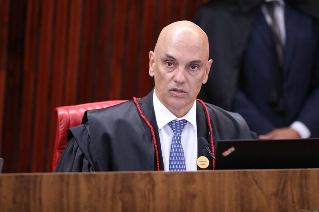 Moraes acusa autoridades de “conivência covarde” com atos