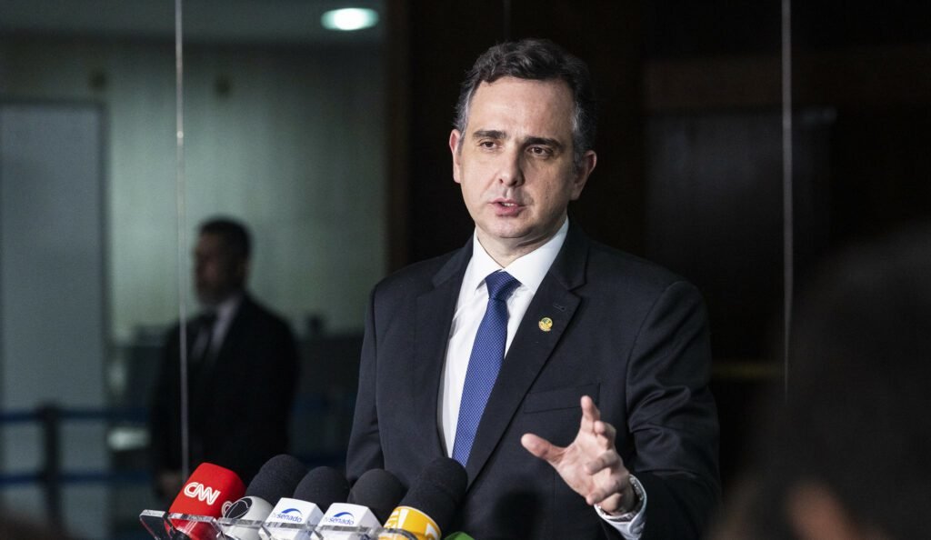 Pacheco culpa Bolsonaro por não conter militância em atos no DF
