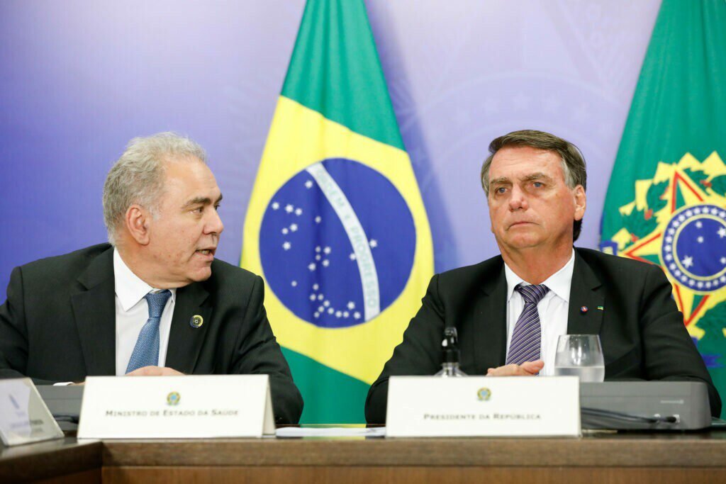 Queiroga afirma que Bolsonaro não tomou vacina “escondido”