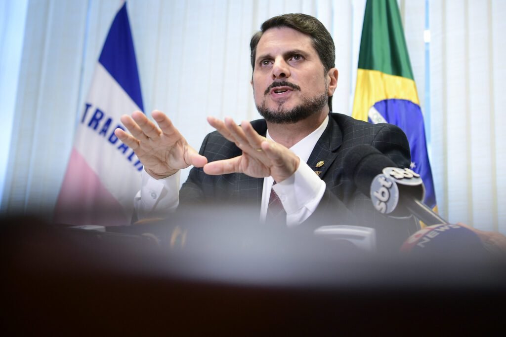 Vou pedir afastamento de Moraes da relatoria do inquérito, diz Marcos do Val