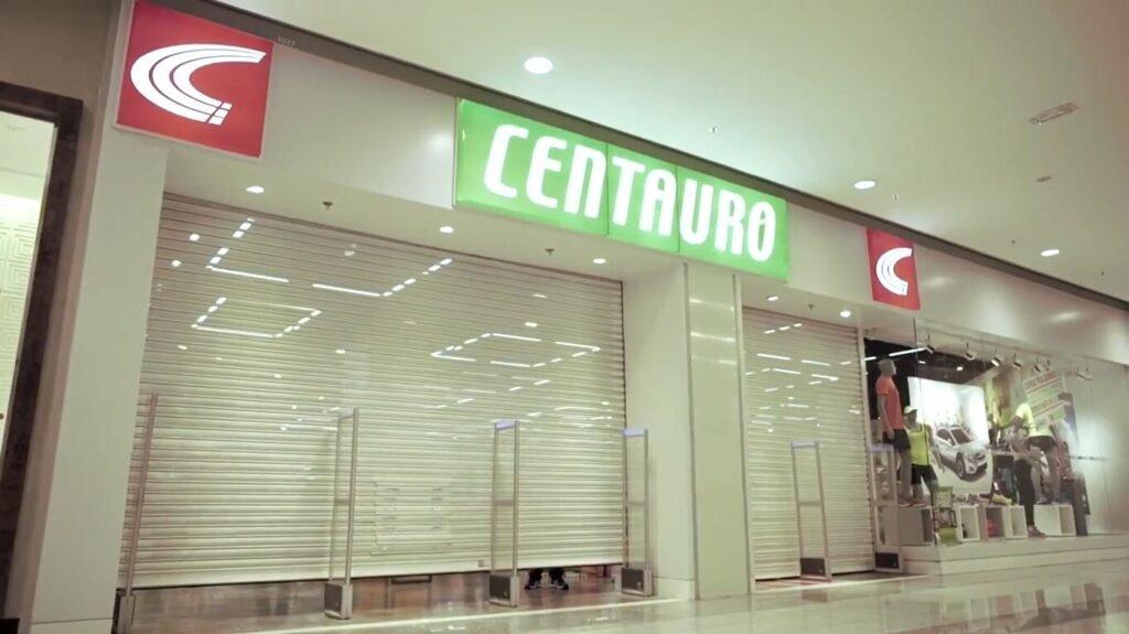 Centauro fecha 10 lojas devido à desaceleração na economia