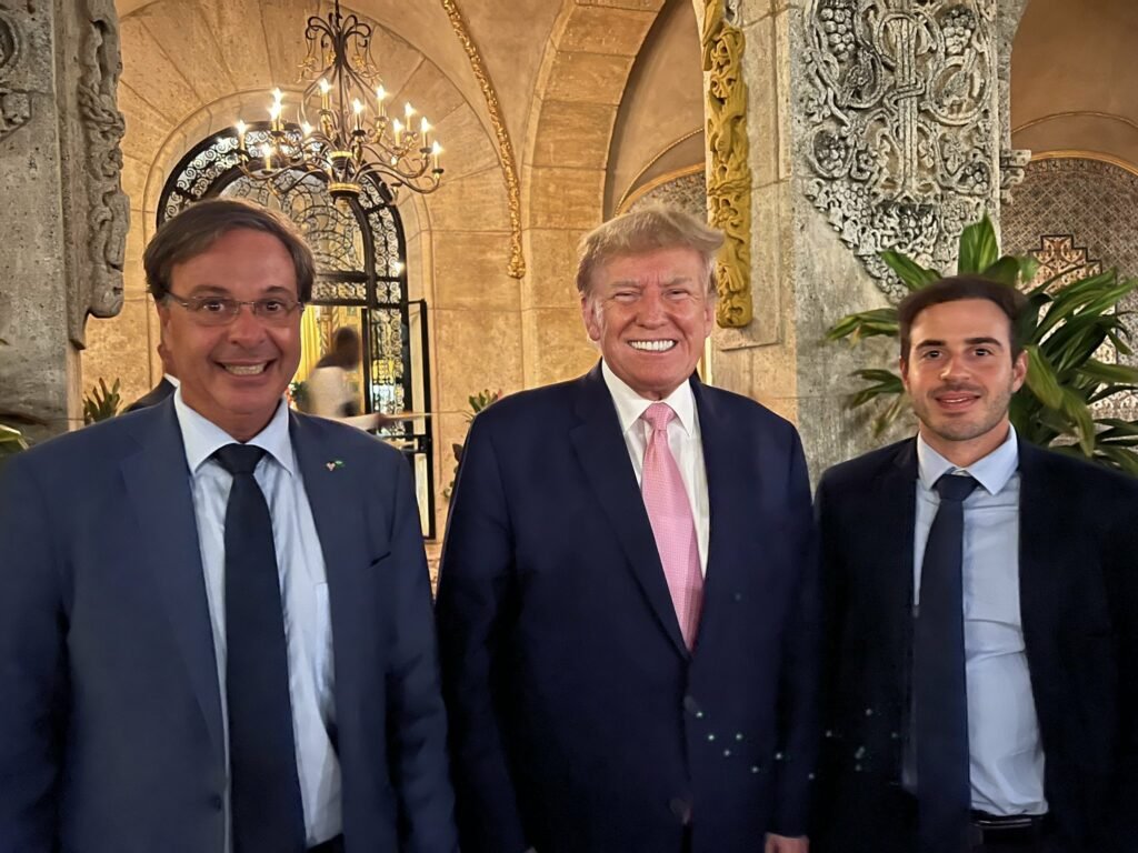 Gilson Machado posta foto ao lado de Donald Trump