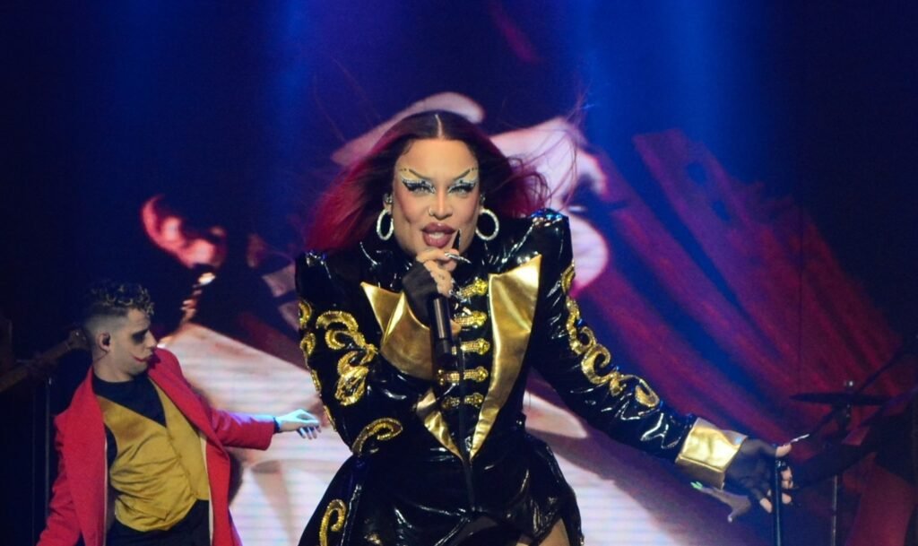 Gloria Groove é alvo de críticas por música inspirada em Xuxa: “Pedofilia”