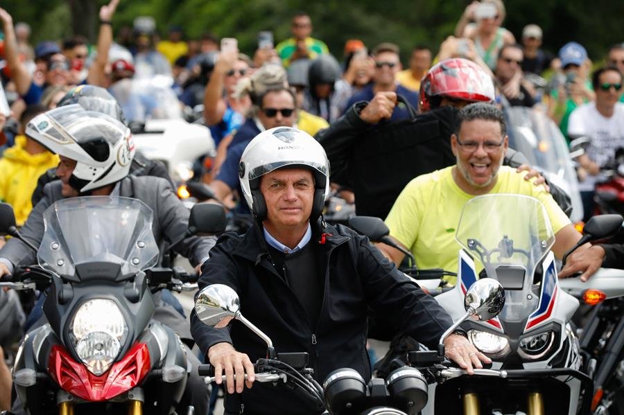 Jair Bolsonaro deve retomar motociatas após volta ao Brasil